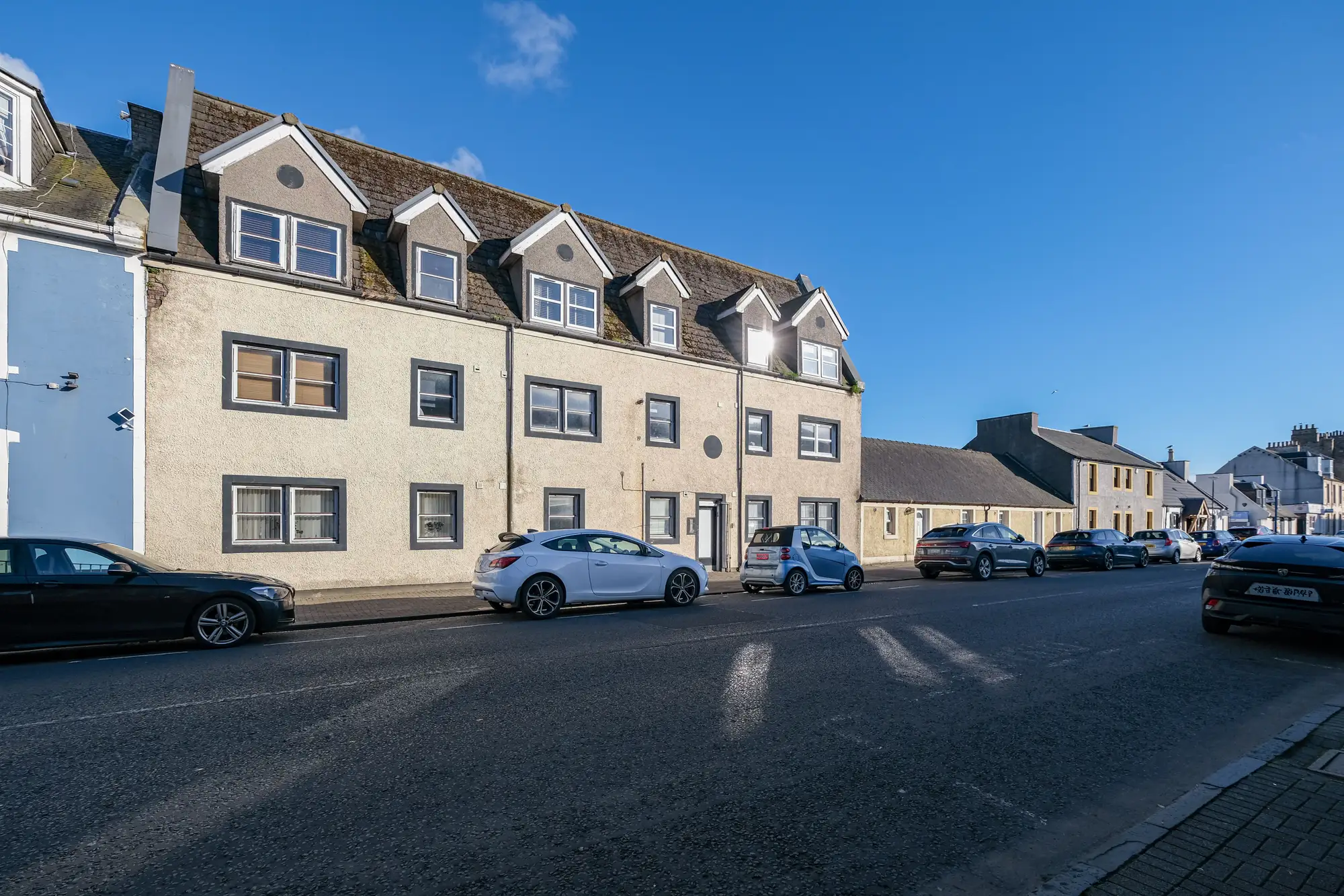 Montgomery Street, Irvine, KA12